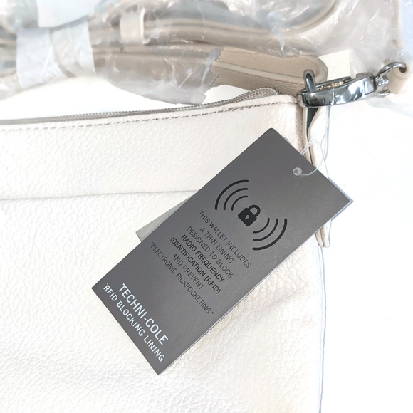 Kenneth Cole Vanilla Crossbody Bag W/RFID - Picture 3 of 6